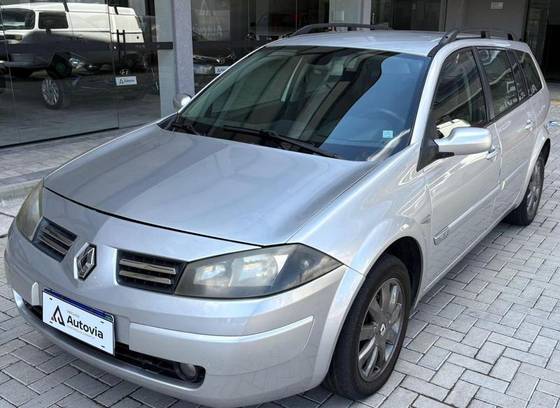 RENAULT MEGANE 1.6 DYNAMIQUE GRAND TOUR 16V FLEX 4P MANUAL RENAULT MEGANE 1.6 DYNAMIQUE GRAND TOUR 16V FLEX 4P MANUAL